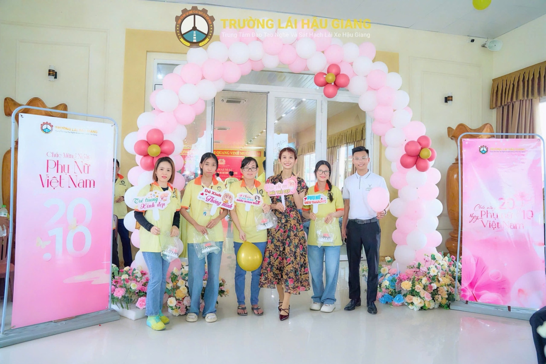 //www.truonglaihaugiang.superweb.xyz/files/images/20-10-2025%20(Ha).jpg?v=1.0