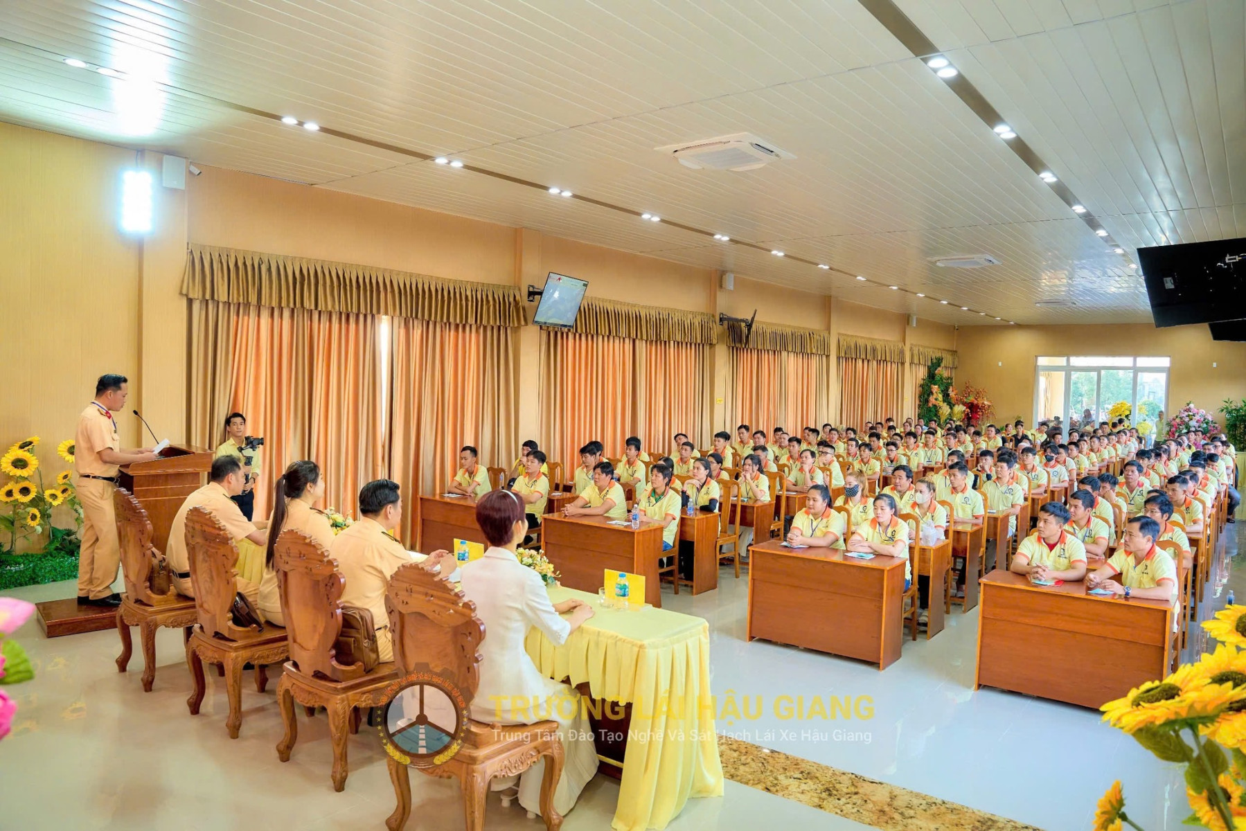 //www.truonglaihaugiang.superweb.xyz/files/images/Sat%20hach_HV.jpg?v=1.0